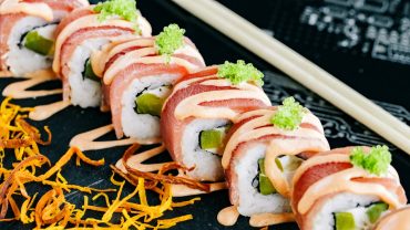 Aburi Roll – Sushi s jemně opáleným povrchem pro nezaměnitelnou chuť